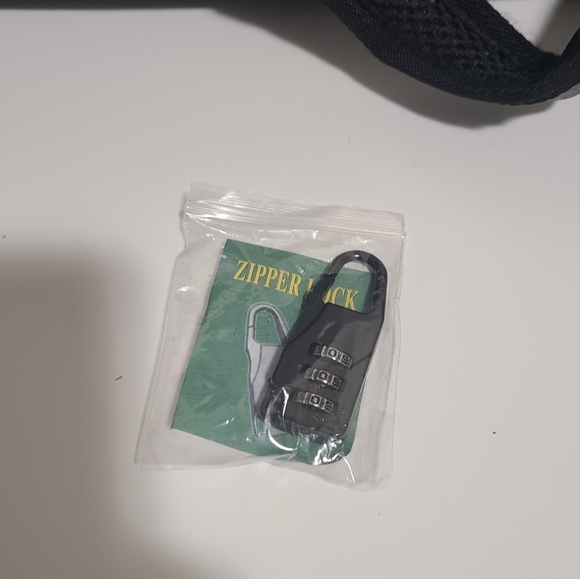 Sports Duffel Bag w/ Anti-Theft Lock - Picture 3 of 10